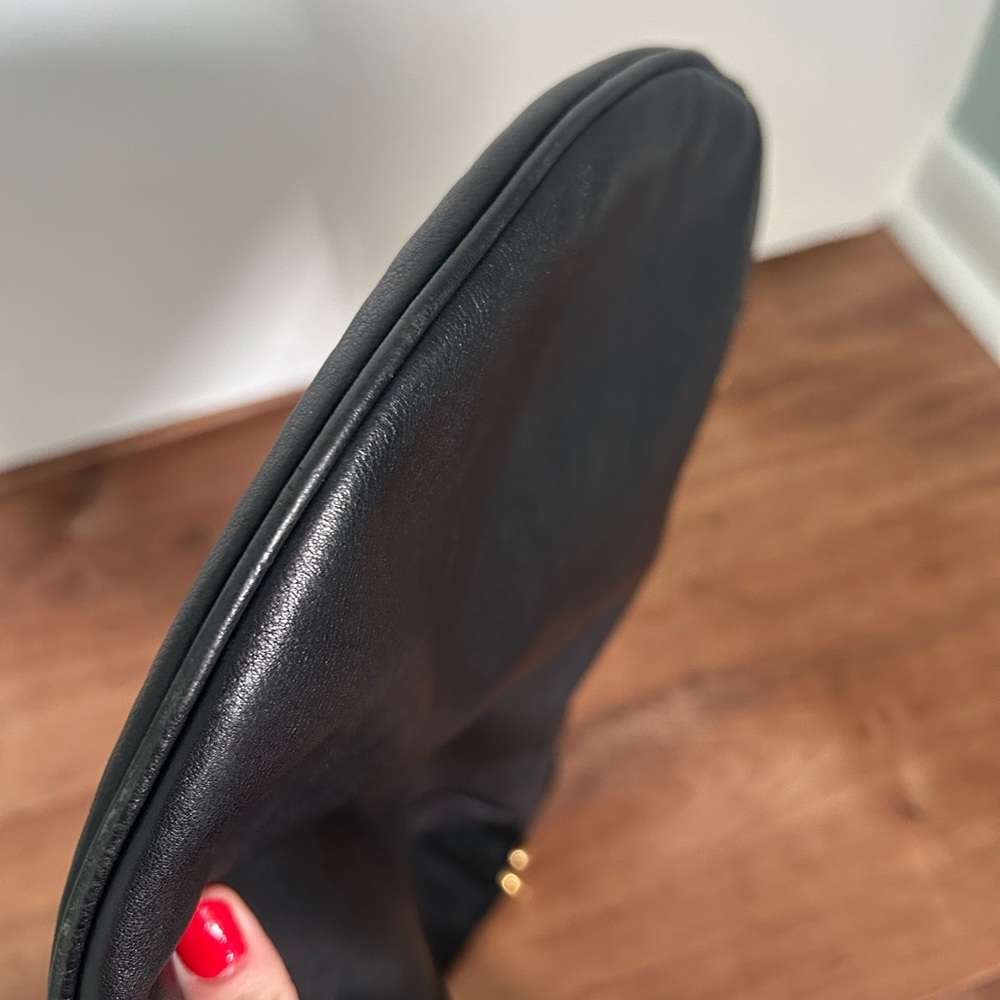 Fendi Oyster Black Leather - Picture 13 of 15